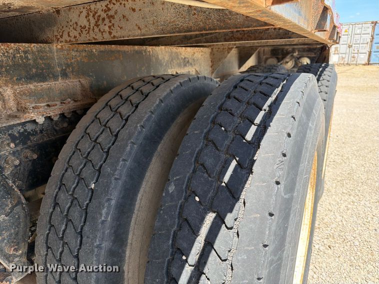 image for item EA4920 1999 Mack CH613 flatbed truck