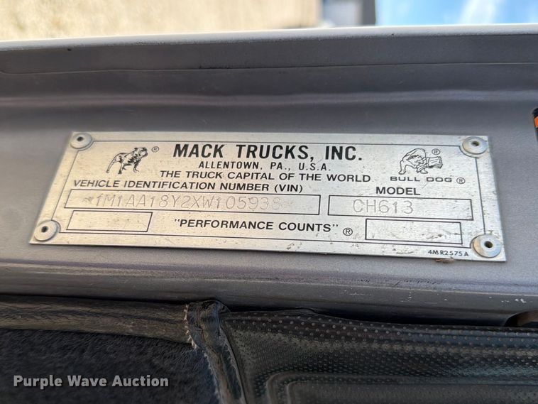 image for item EA4920 1999 Mack CH613 flatbed truck