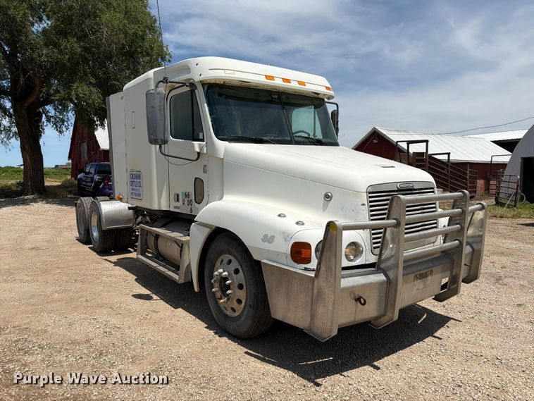 image for item EA4922 2002 Freightliner CST120 semi truck
