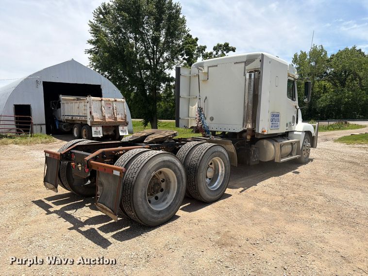 image for item EA4922 2002 Freightliner CST120 semi truck