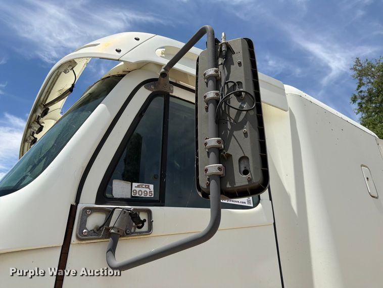 image for item EA4922 2002 Freightliner CST120 semi truck