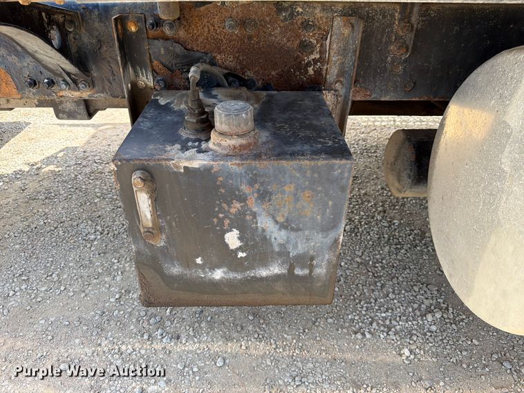 image for item EA4922 2002 Freightliner CST120 semi truck