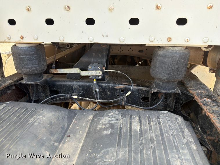 image for item EA4922 2002 Freightliner CST120 semi truck