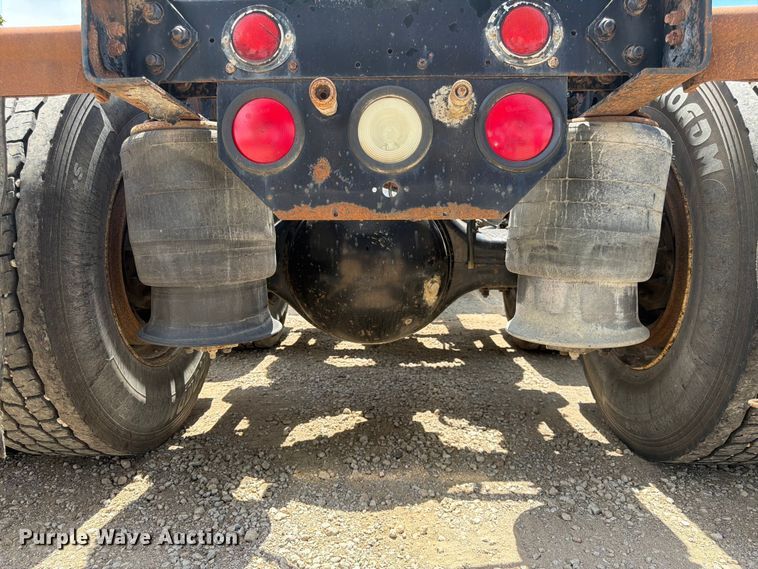 image for item EA4922 2002 Freightliner CST120 semi truck