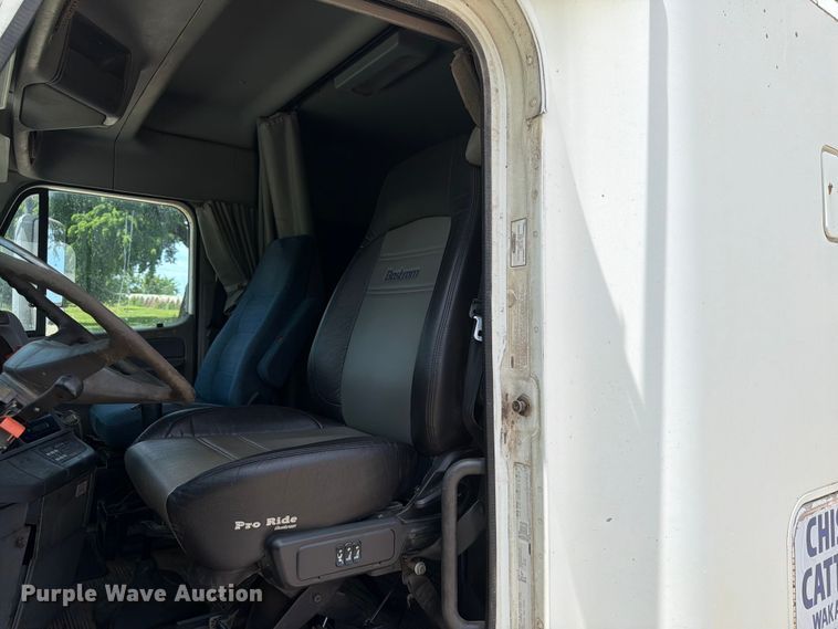 image for item EA4922 2002 Freightliner CST120 semi truck