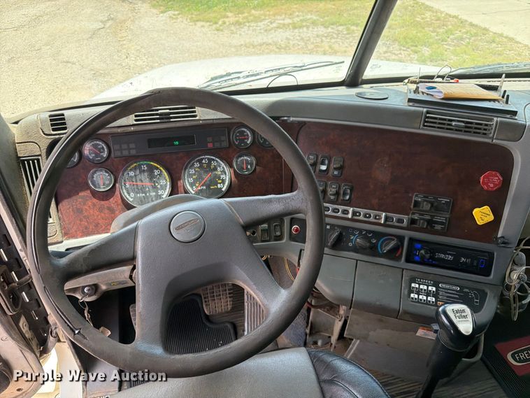 image for item EA4922 2002 Freightliner CST120 semi truck