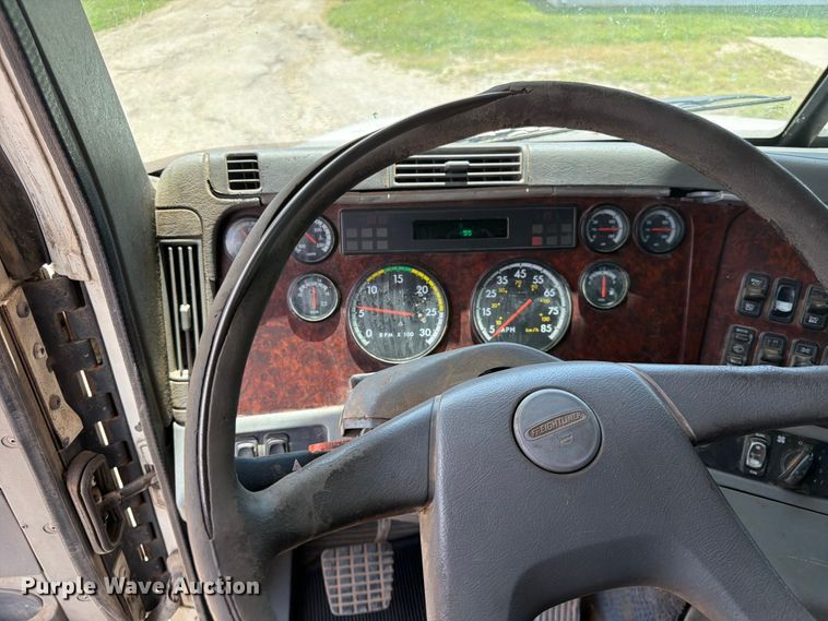image for item EA4922 2002 Freightliner CST120 semi truck