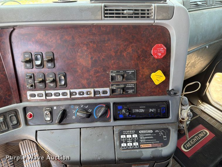 image for item EA4922 2002 Freightliner CST120 semi truck