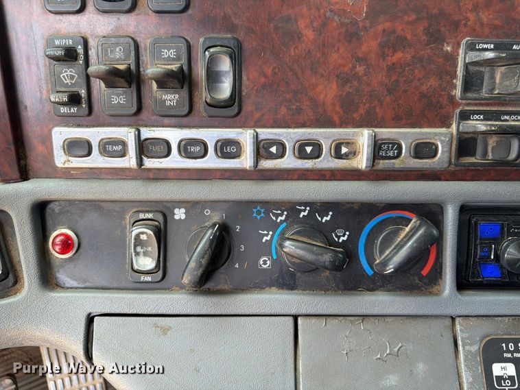 image for item EA4922 2002 Freightliner CST120 semi truck
