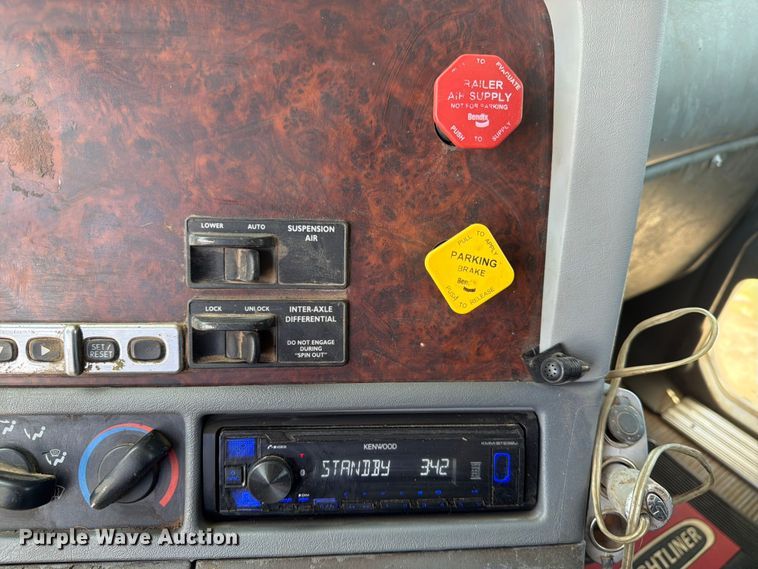 image for item EA4922 2002 Freightliner CST120 semi truck
