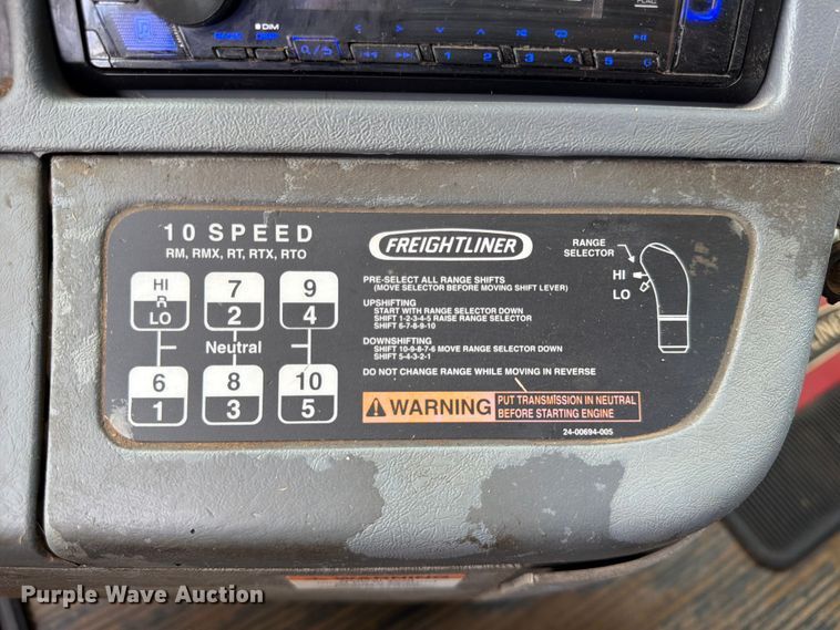 image for item EA4922 2002 Freightliner CST120 semi truck