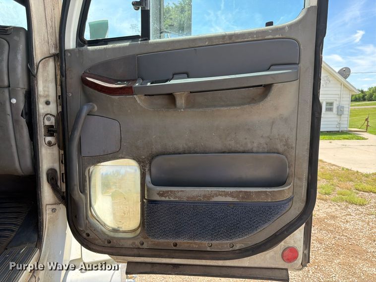 image for item EA4922 2002 Freightliner CST120 semi truck