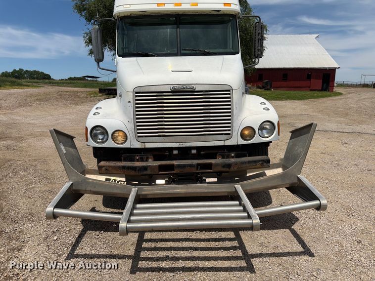 image for item EA4922 2002 Freightliner CST120 semi truck