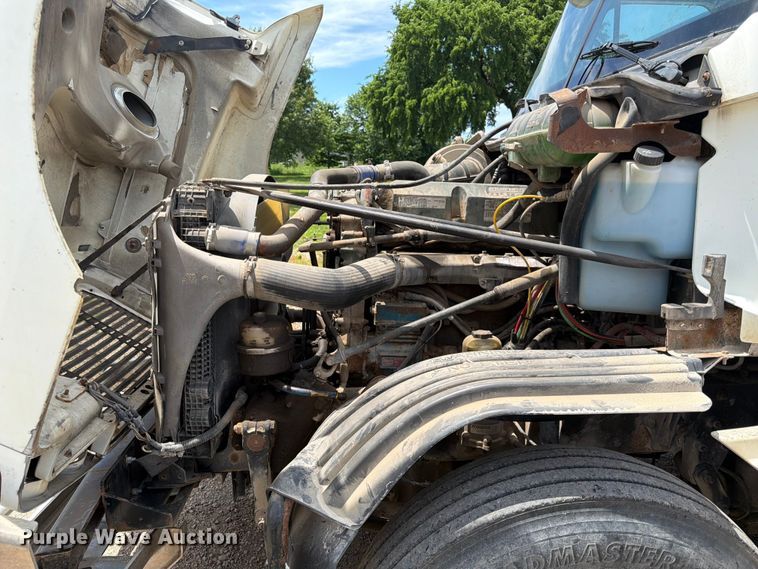 image for item EA4922 2002 Freightliner CST120 semi truck