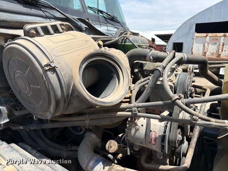 image for item EA4922 2002 Freightliner CST120 semi truck