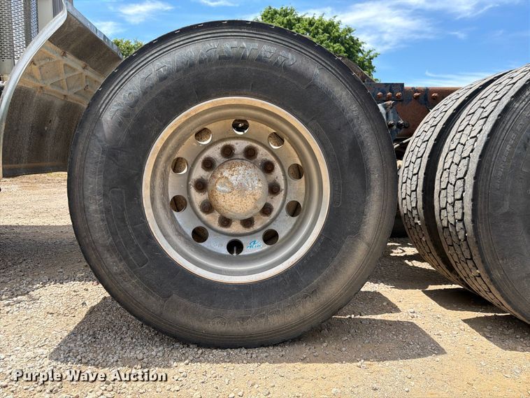 image for item EA4922 2002 Freightliner CST120 semi truck