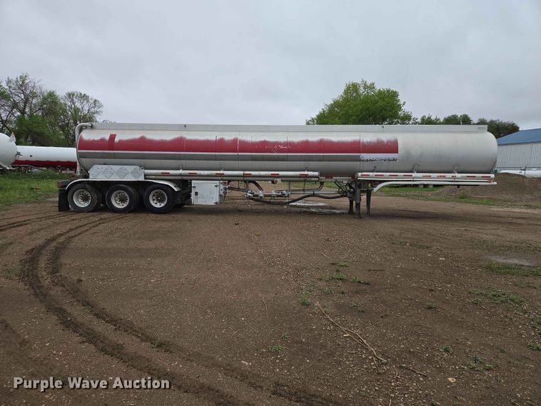 image for item EB1471 1991 Fruehauf TAG-NTN3-ESF 10500 tank trailer
