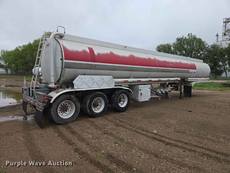 image for item EB1471 1991 Fruehauf TAG-NTN3-ESF 10500 tank trailer