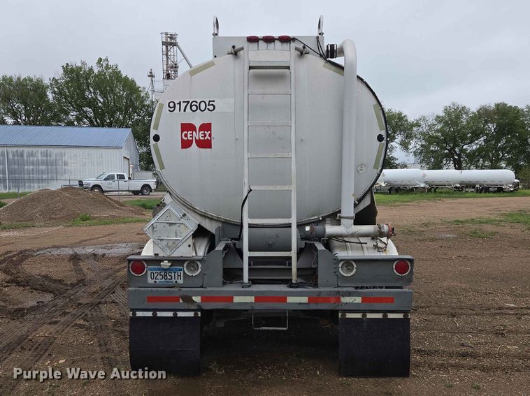 image for item EB1471 1991 Fruehauf TAG-NTN3-ESF 10500 tank trailer