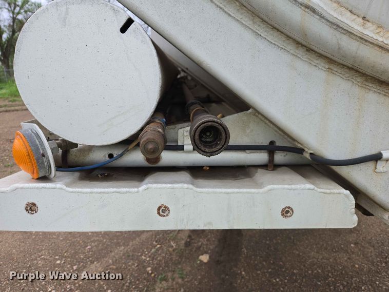 image for item EB1471 1991 Fruehauf TAG-NTN3-ESF 10500 tank trailer
