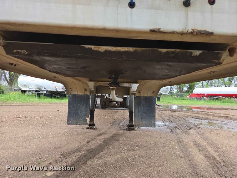 image for item EB1471 1991 Fruehauf TAG-NTN3-ESF 10500 tank trailer