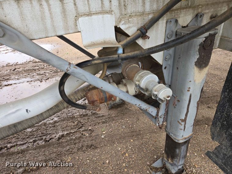 image for item EB1471 1991 Fruehauf TAG-NTN3-ESF 10500 tank trailer
