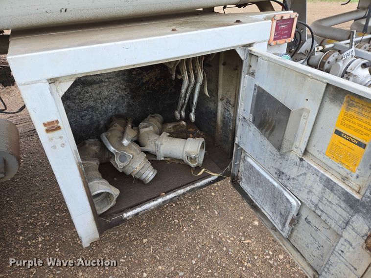 image for item EB1471 1991 Fruehauf TAG-NTN3-ESF 10500 tank trailer