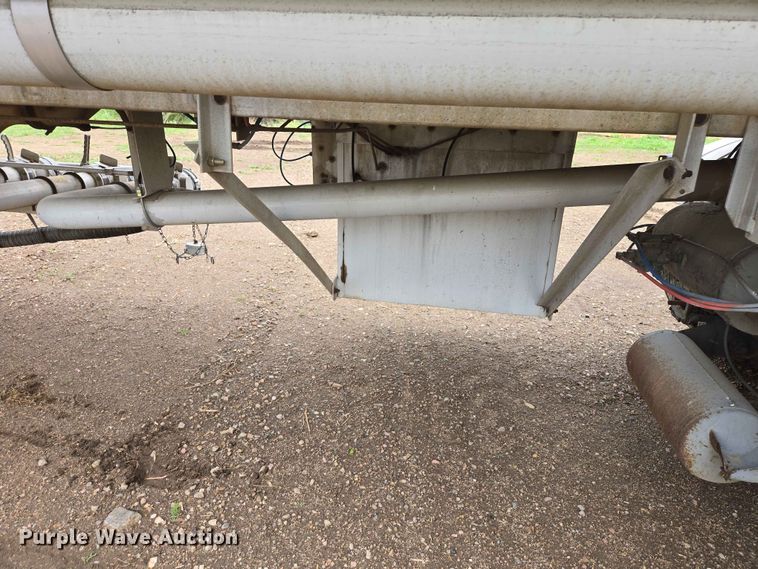 image for item EB1471 1991 Fruehauf TAG-NTN3-ESF 10500 tank trailer
