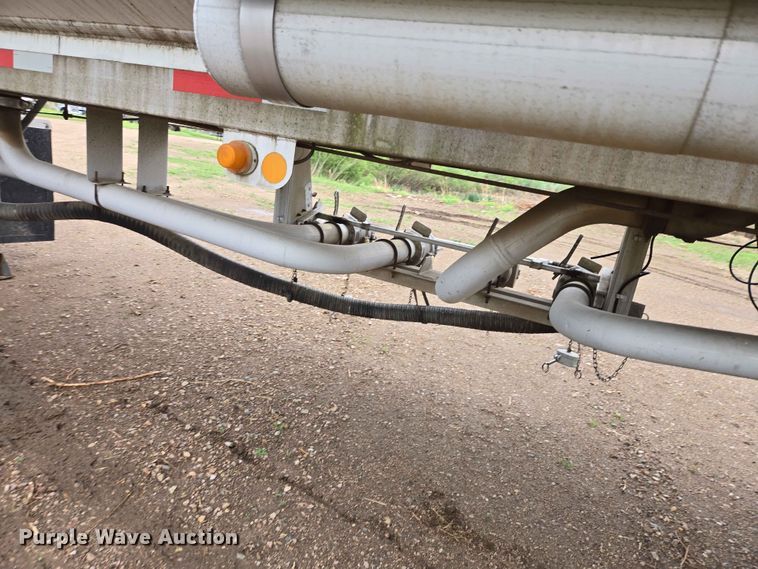 image for item EB1471 1991 Fruehauf TAG-NTN3-ESF 10500 tank trailer