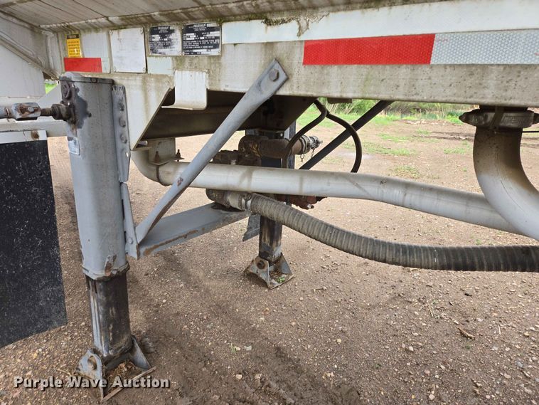 image for item EB1471 1991 Fruehauf TAG-NTN3-ESF 10500 tank trailer