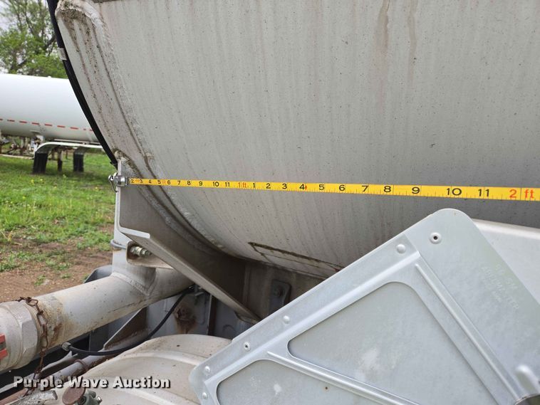 image for item EB1471 1991 Fruehauf TAG-NTN3-ESF 10500 tank trailer