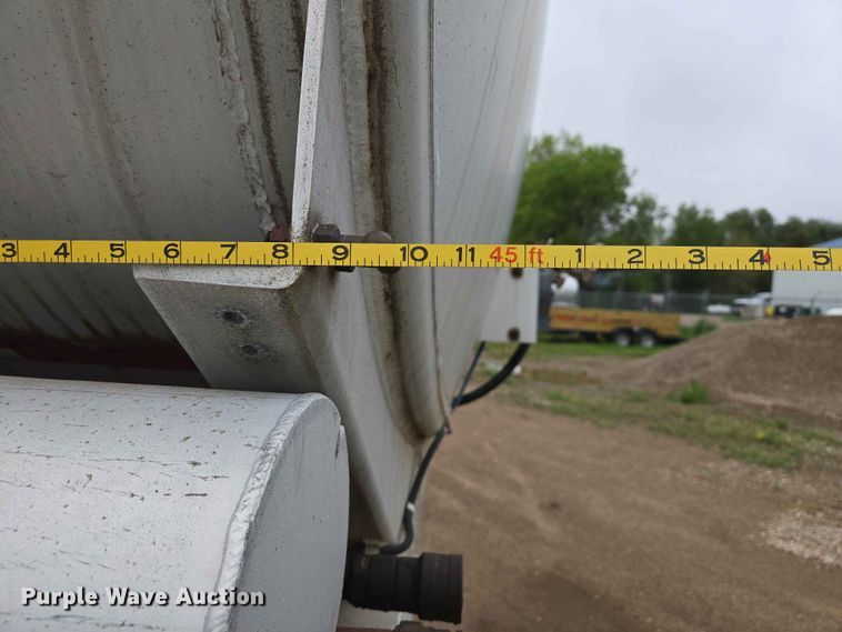 image for item EB1471 1991 Fruehauf TAG-NTN3-ESF 10500 tank trailer