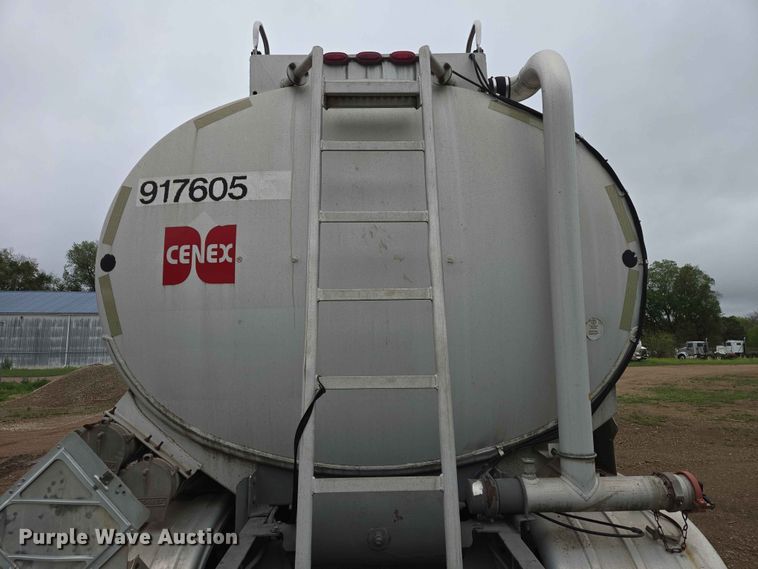 image for item EB1471 1991 Fruehauf TAG-NTN3-ESF 10500 tank trailer