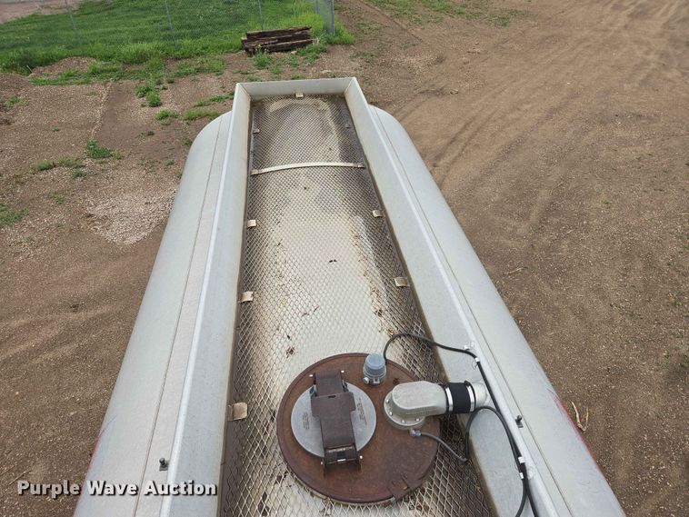 image for item EB1471 1991 Fruehauf TAG-NTN3-ESF 10500 tank trailer