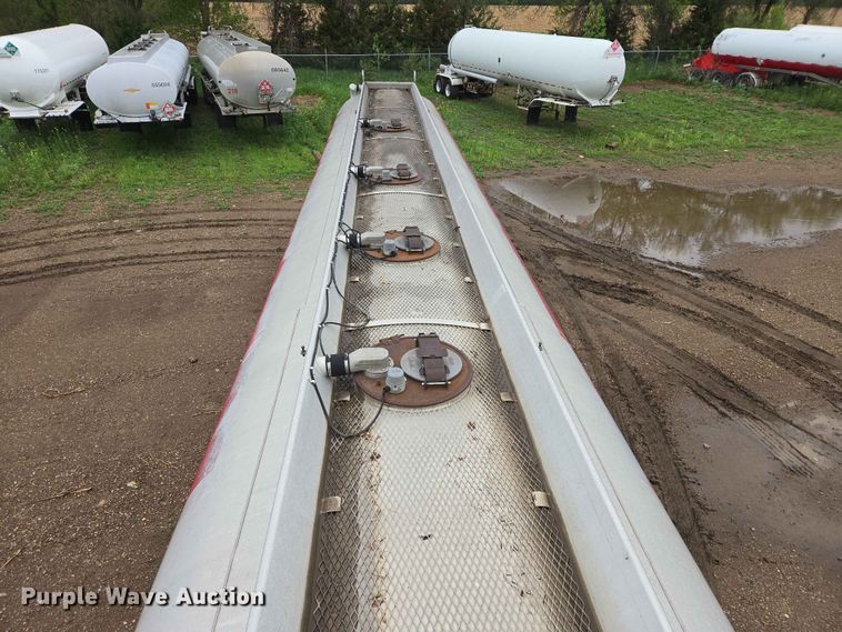 image for item EB1471 1991 Fruehauf TAG-NTN3-ESF 10500 tank trailer