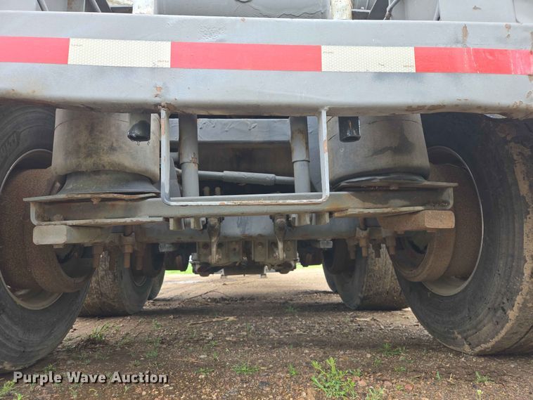 image for item EB1471 1991 Fruehauf TAG-NTN3-ESF 10500 tank trailer
