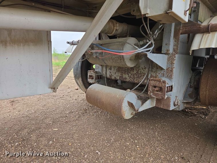 image for item EB1471 1991 Fruehauf TAG-NTN3-ESF 10500 tank trailer
