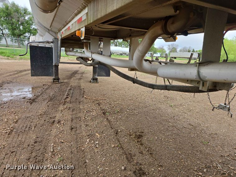 image for item EB1471 1991 Fruehauf TAG-NTN3-ESF 10500 tank trailer