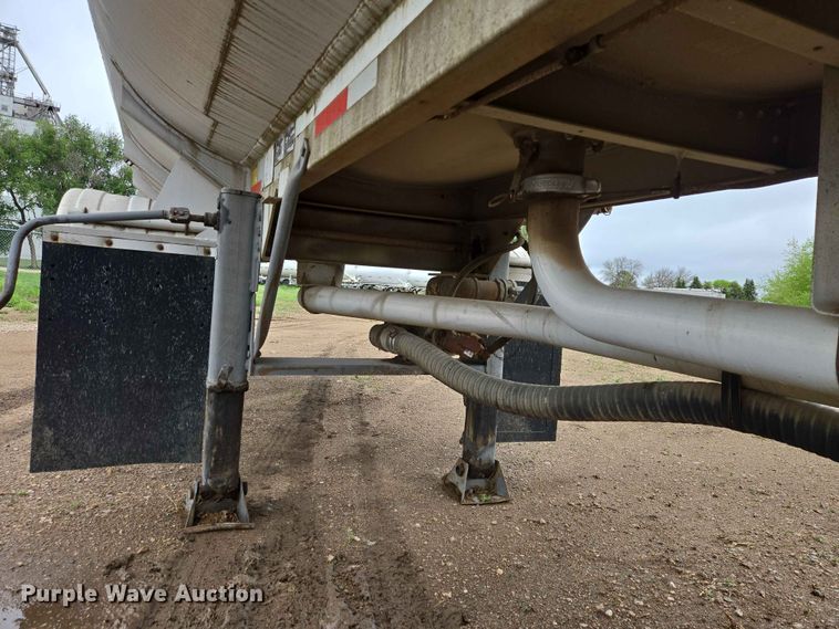 image for item EB1471 1991 Fruehauf TAG-NTN3-ESF 10500 tank trailer