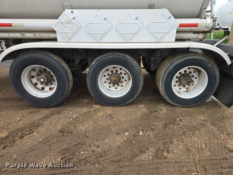 image for item EB1471 1991 Fruehauf TAG-NTN3-ESF 10500 tank trailer