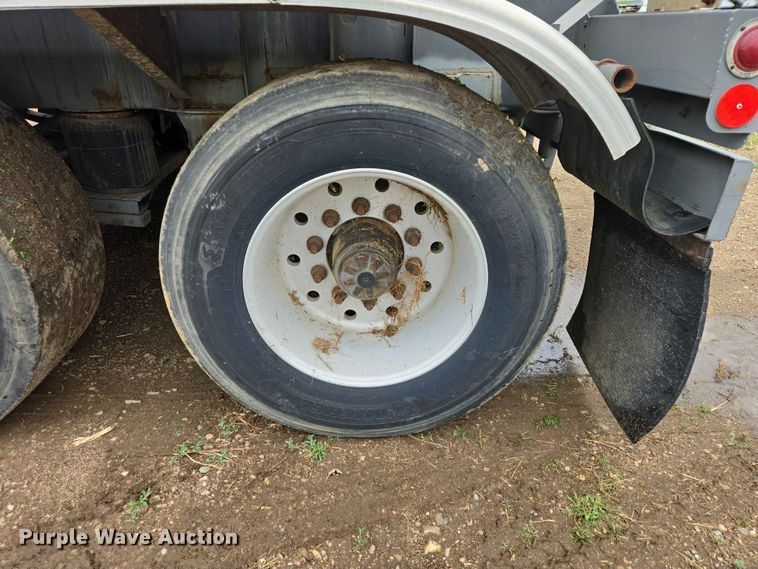 image for item EB1471 1991 Fruehauf TAG-NTN3-ESF 10500 tank trailer