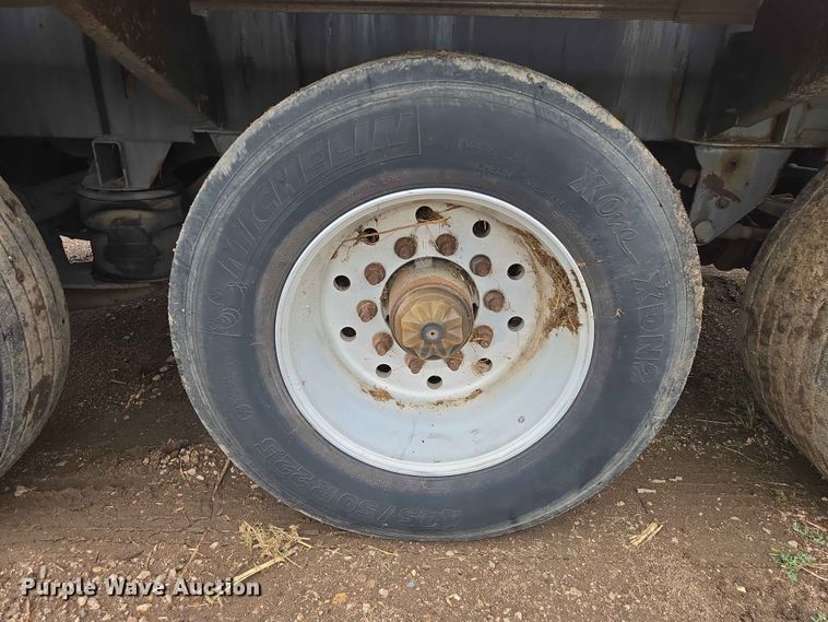 image for item EB1471 1991 Fruehauf TAG-NTN3-ESF 10500 tank trailer