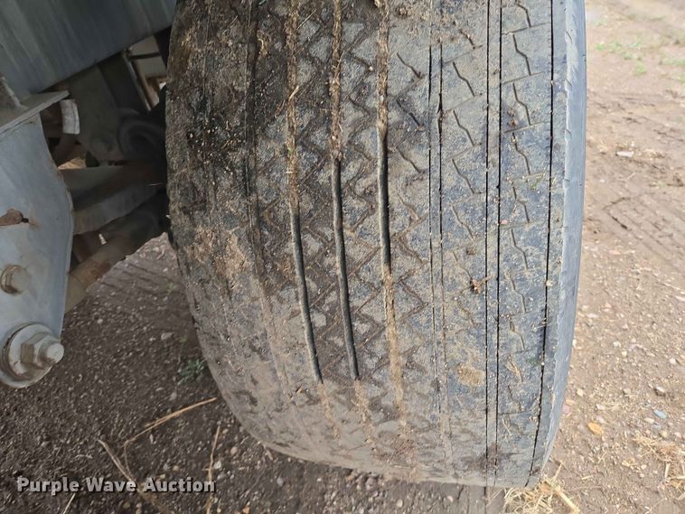 image for item EB1471 1991 Fruehauf TAG-NTN3-ESF 10500 tank trailer