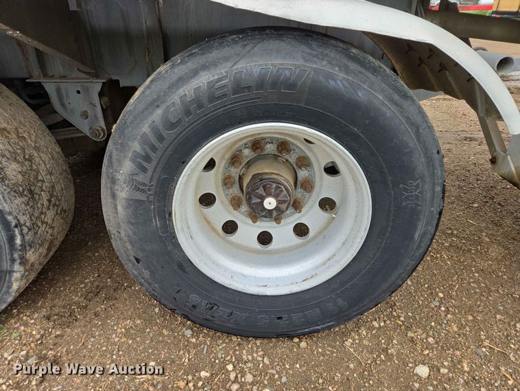 image for item EB1471 1991 Fruehauf TAG-NTN3-ESF 10500 tank trailer