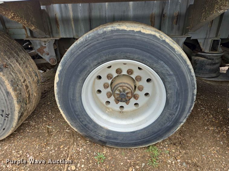 image for item EB1471 1991 Fruehauf TAG-NTN3-ESF 10500 tank trailer