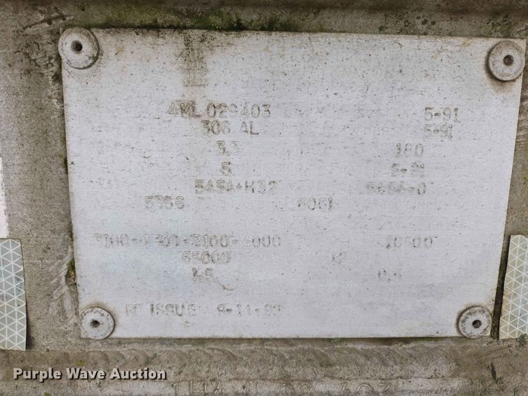 image for item EB1471 1991 Fruehauf TAG-NTN3-ESF 10500 tank trailer