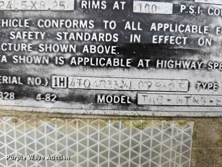 image for item EB1471 1991 Fruehauf TAG-NTN3-ESF 10500 tank trailer