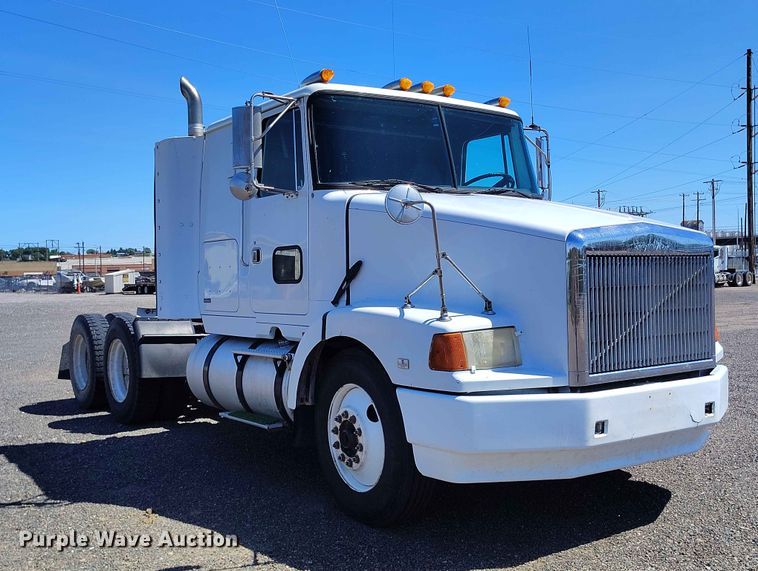 image for item ED0129 1993 White GMC WIA semi truck