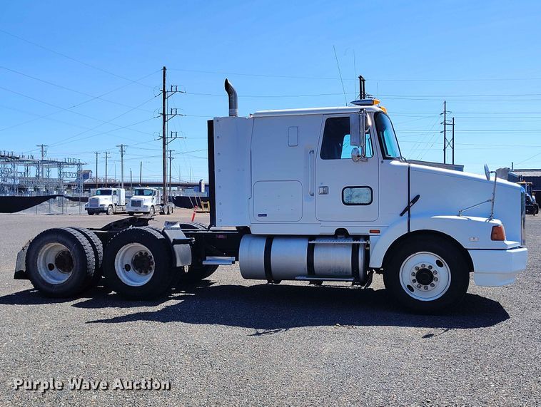 image for item ED0129 1993 White GMC WIA semi truck