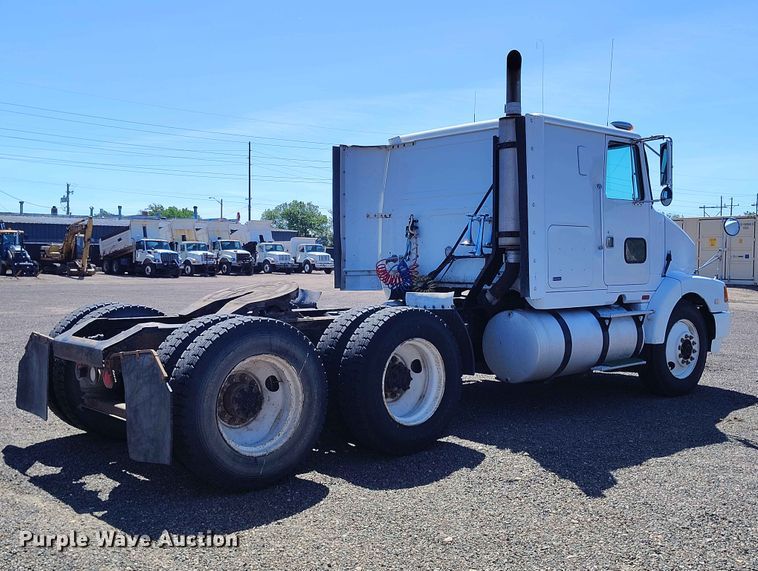 image for item ED0129 1993 White GMC WIA semi truck